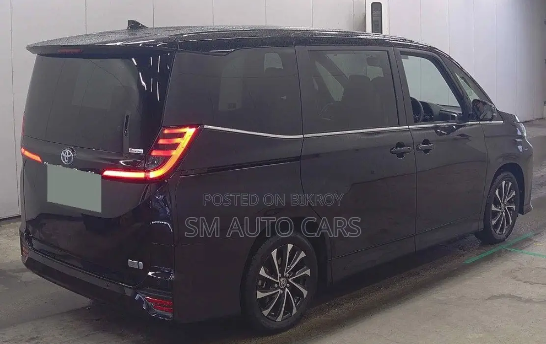 Toyota Noah 2022 Black