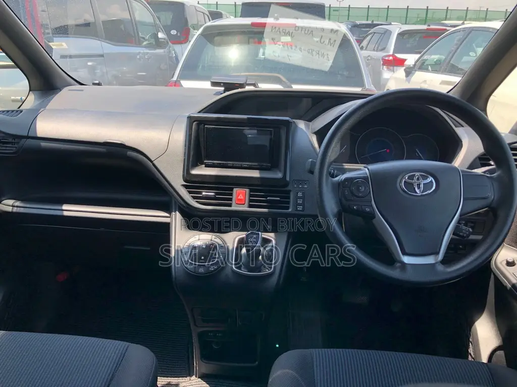 Toyota Noah 2021 Pearl