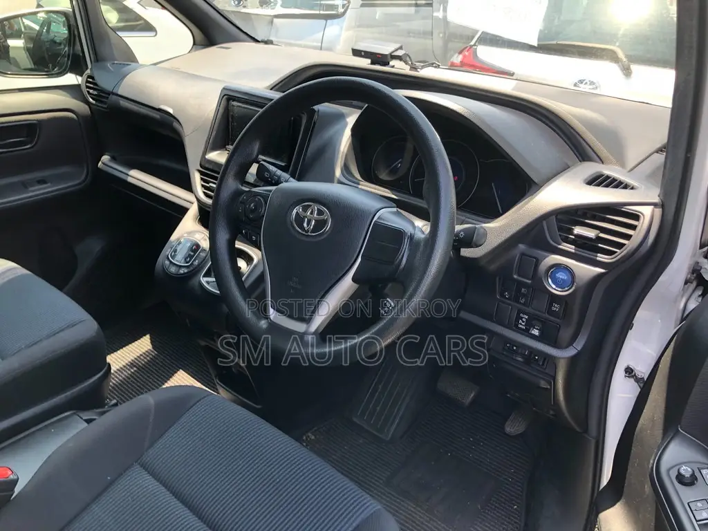Toyota Noah 2021 Pearl