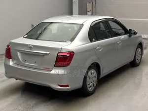 টয়োটা এক্সিও ২০২১ সিলভার