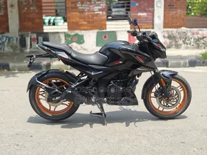 বাজাজ পালসার এনএস ১৬০ ২০২৪ কালো
