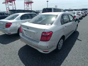 টয়োটা এক্সিও ২০২১ রূপালী