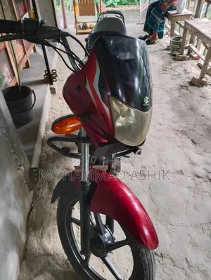 বাজাজ প্লাটিনা ১০০ ২০১৬ লাল