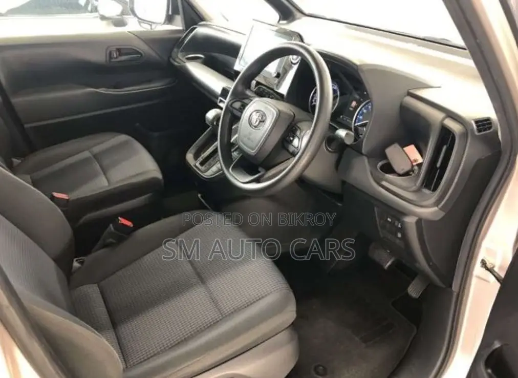 Toyota Noah 2022 Beige