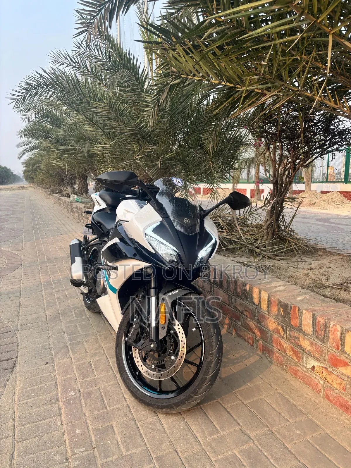CFMoto 300SR 2025 White