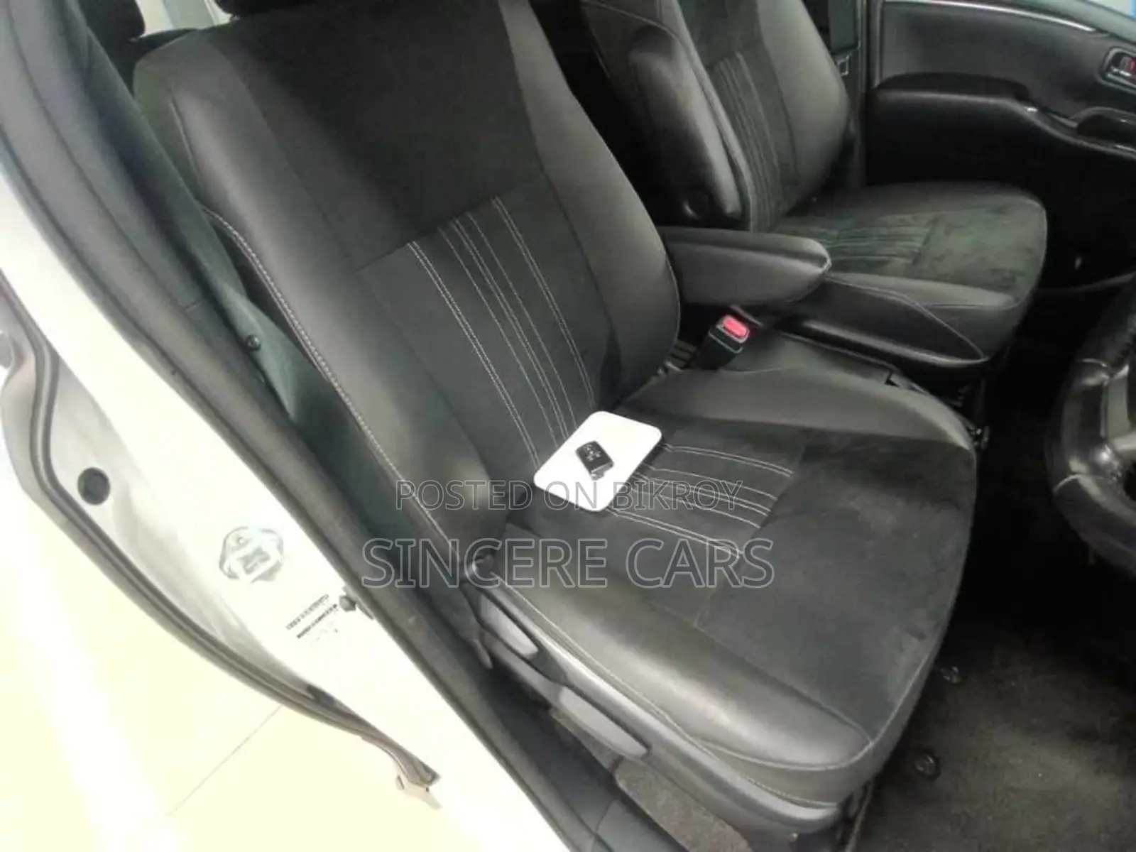 Toyota Esquire 2021 Pearl
