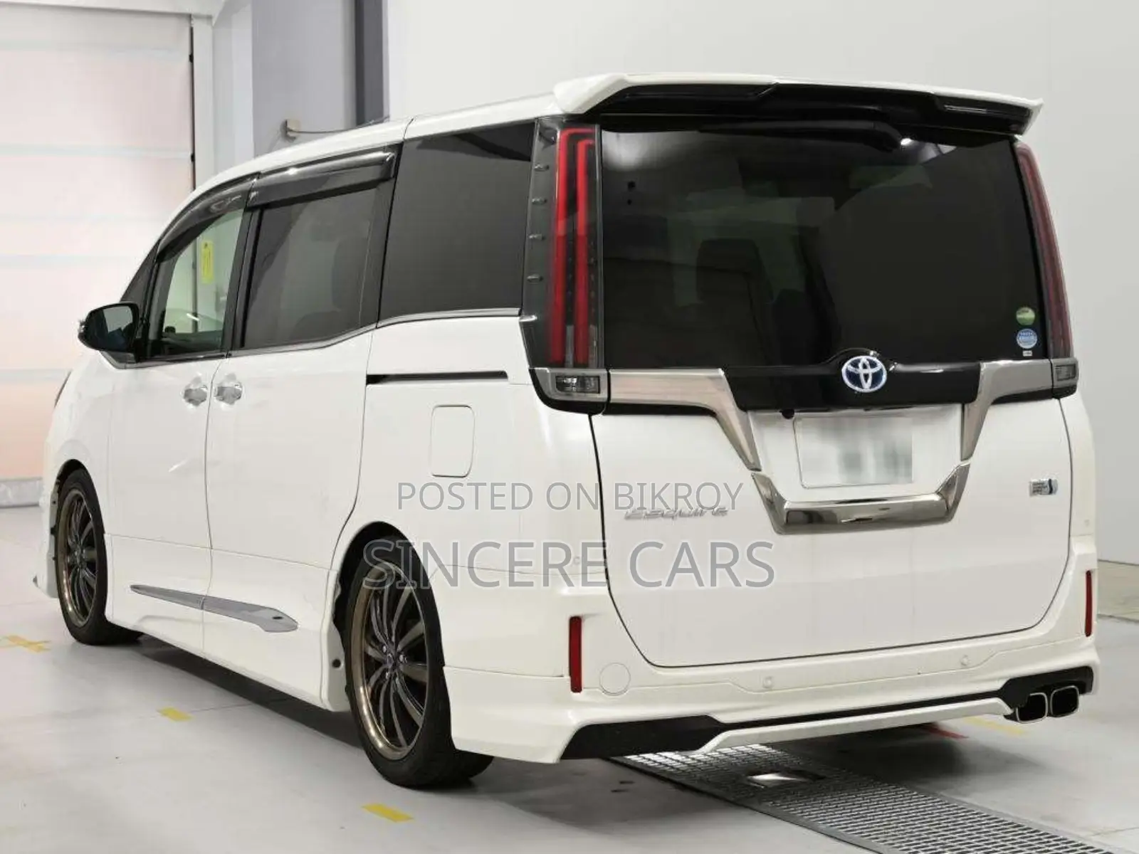 Toyota Esquire 2021 Pearl