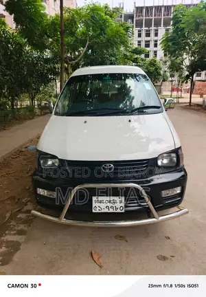 Toyota Noah 2.0 Four Wheel Drive (8 Seater) 2003 White