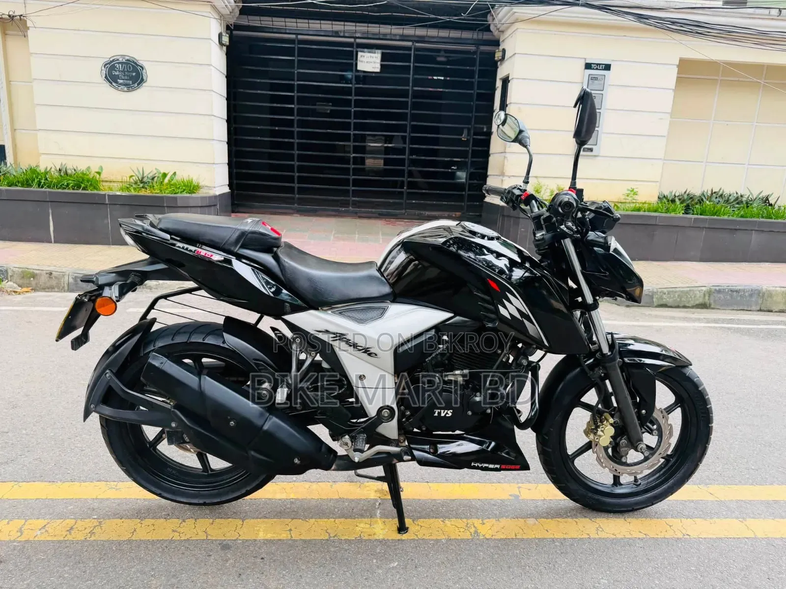 TVS Apache RTR 160 4V 2024 Black