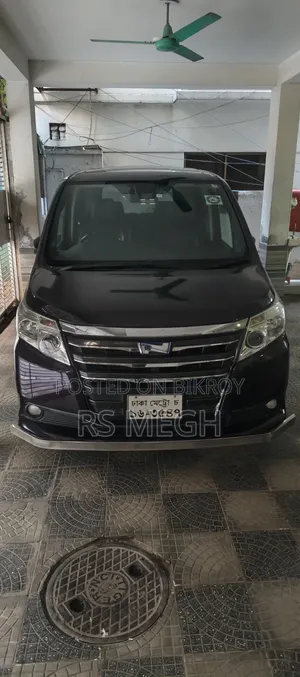 টয়োটা নোয়া ২০১৬ মেরুন
