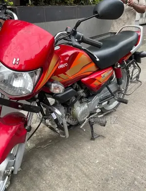 হিরো এইচএফ ডিলাক্স ২০২৩ লাল