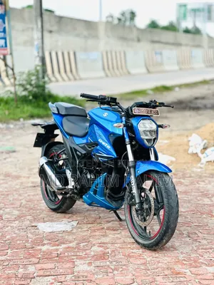 সুজুকি জিক্সার ২০২২ নীল