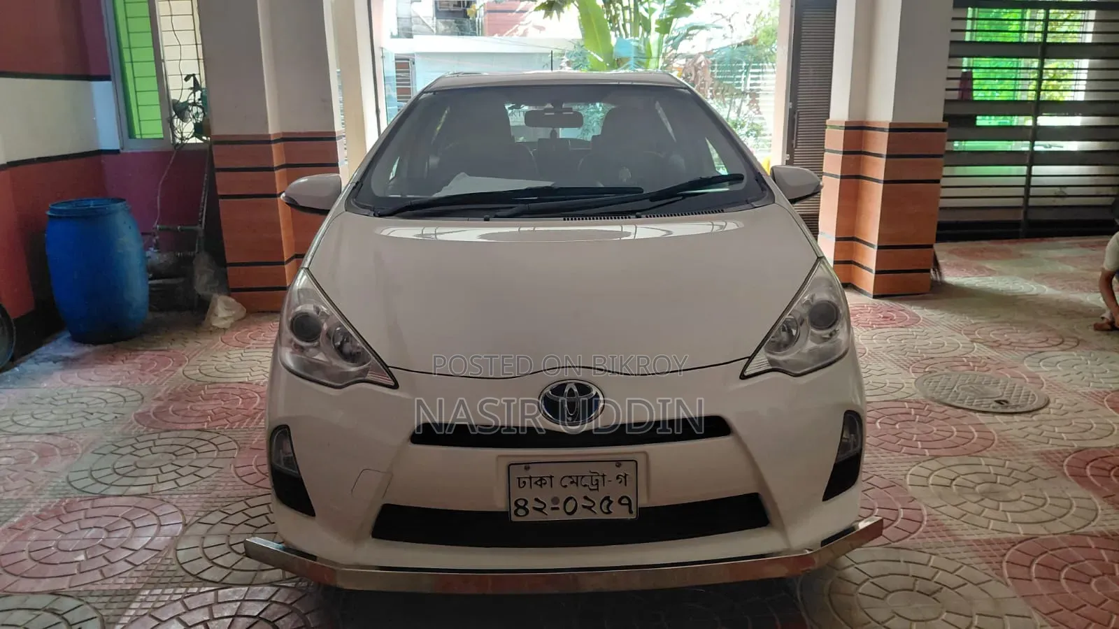টয়োটা অ্যাকুয়া ২০১৪ সাদা