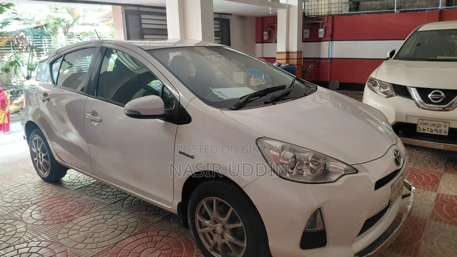 টয়োটা অ্যাকুয়া ২০১৪ সাদা