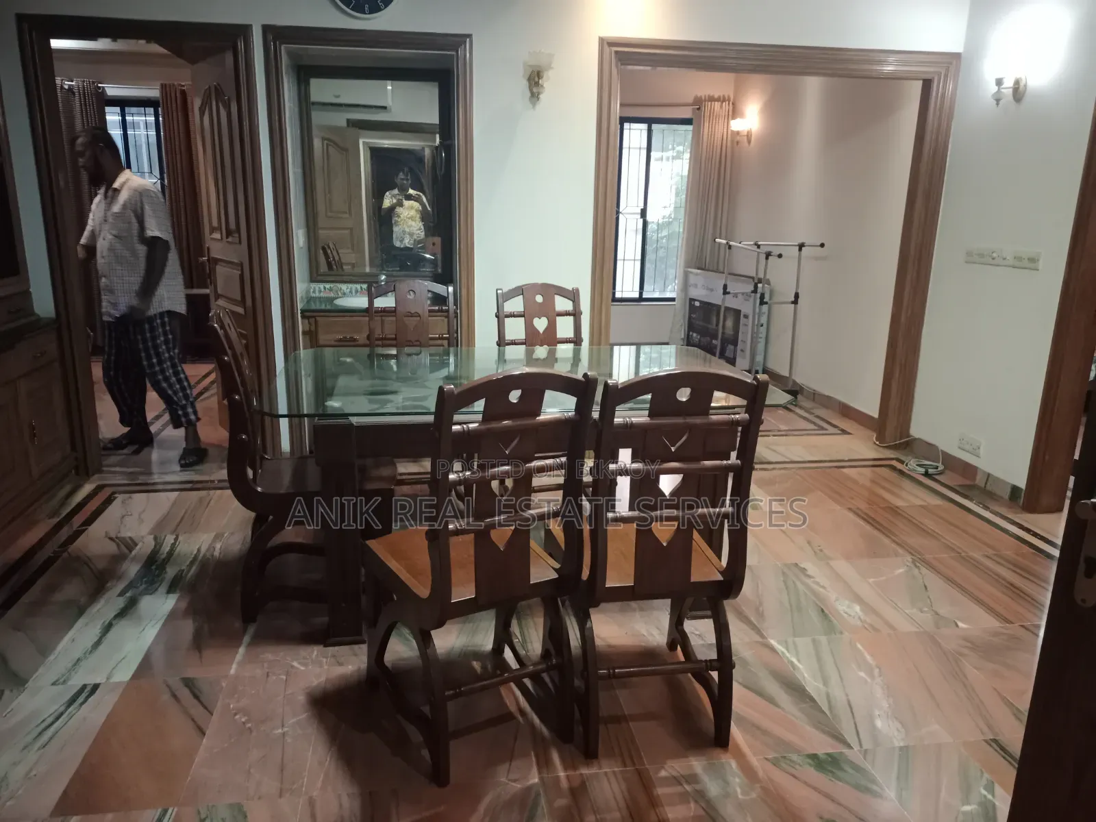 গুলশানের অনিক রিয়েল এস্টেটে ৩ বেডরুমের ফার্নিশড অ্যাপার্টমেন্ট ভাড়ার জন্য