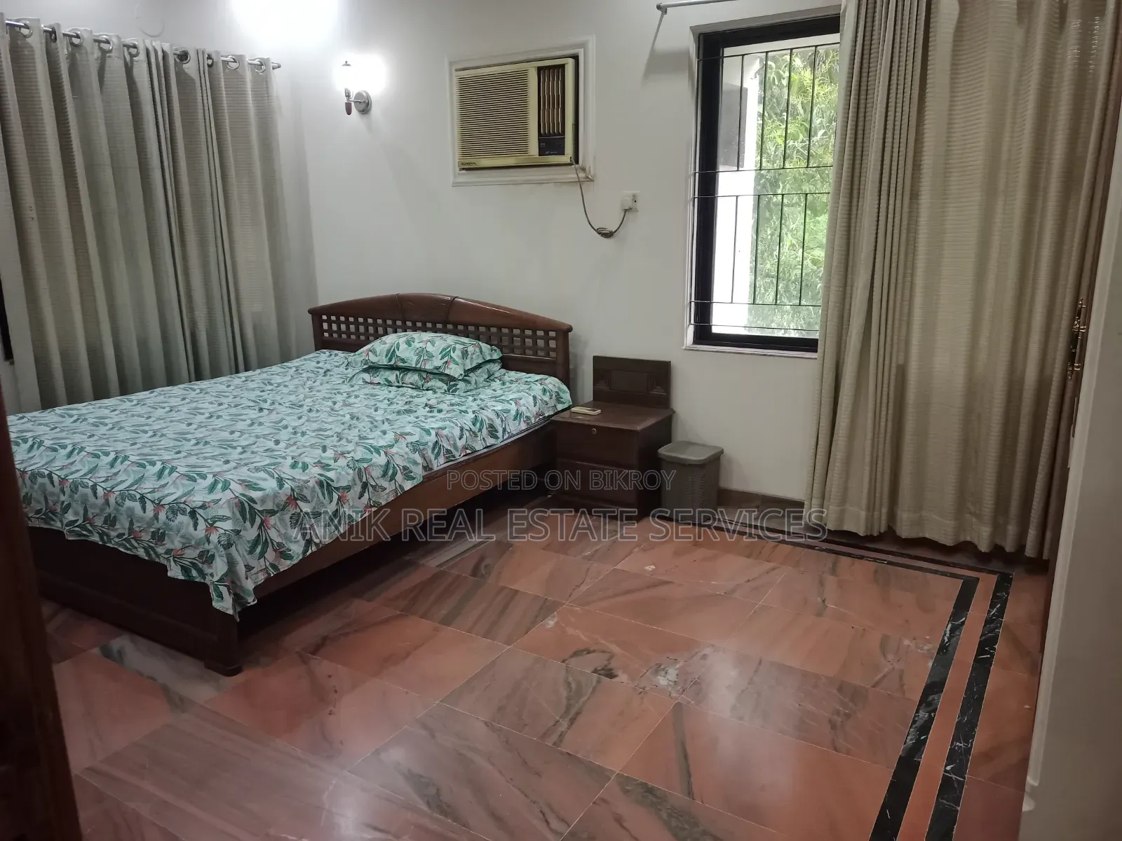 গুলশানের অনিক রিয়েল এস্টেটে ৩ বেডরুমের ফার্নিশড অ্যাপার্টমেন্ট ভাড়ার জন্য