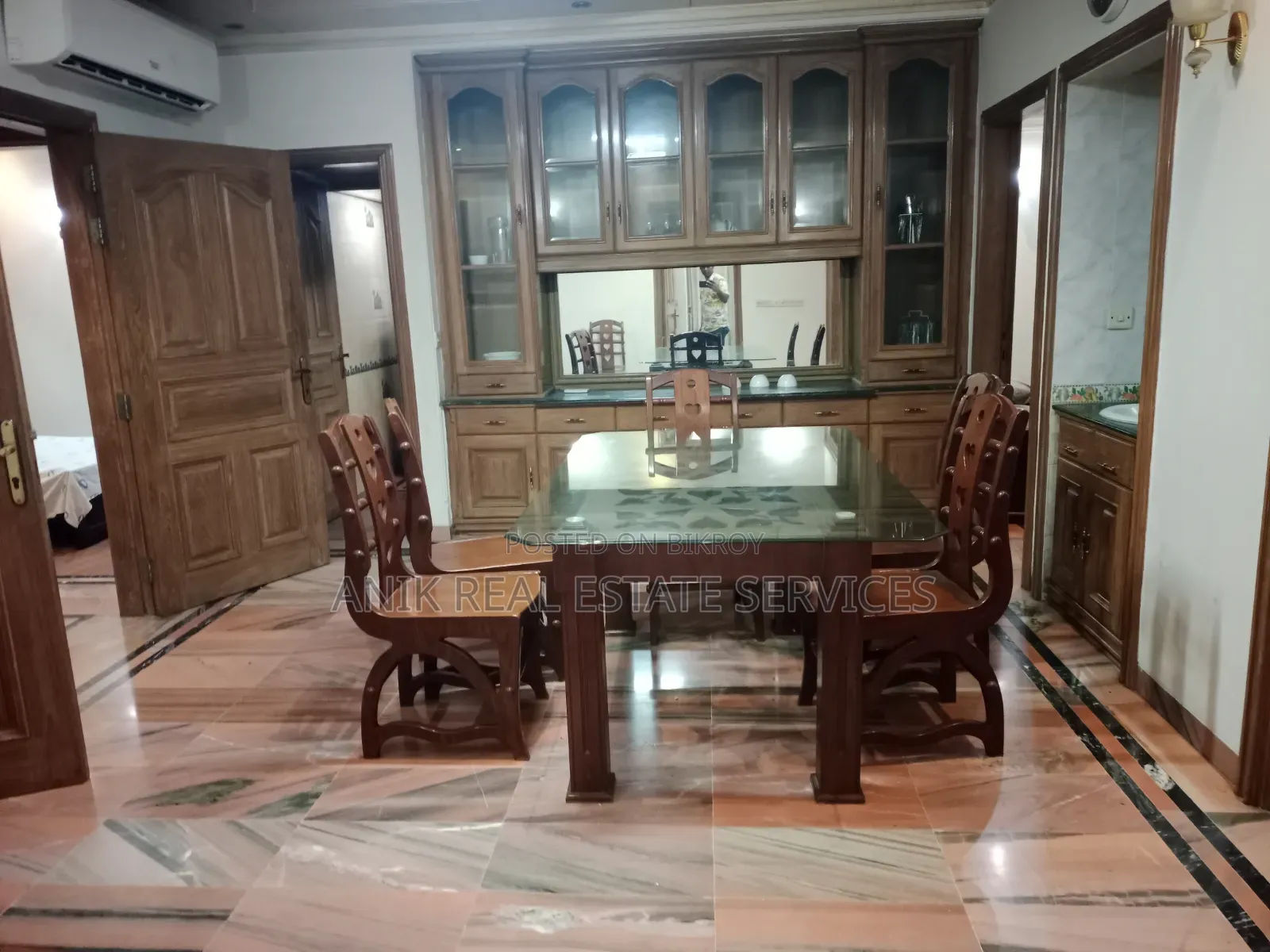গুলশানের অনিক রিয়েল এস্টেটে ৩ বেডরুমের ফার্নিশড অ্যাপার্টমেন্ট ভাড়ার জন্য