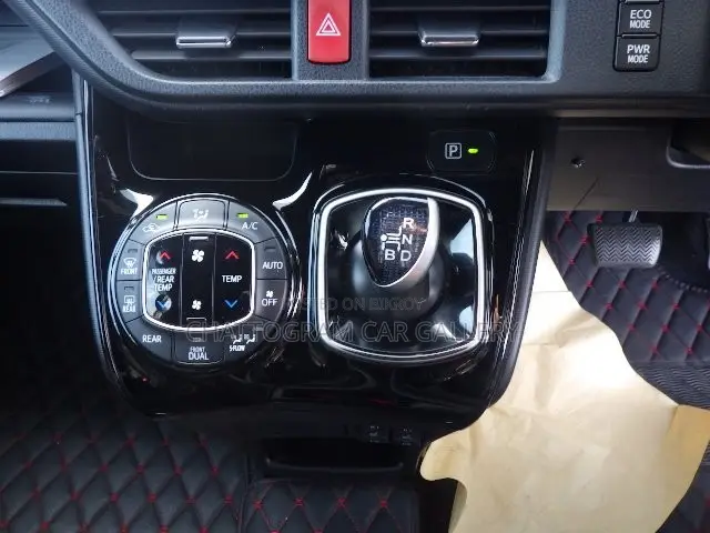 Toyota Noah 2021 Pearl