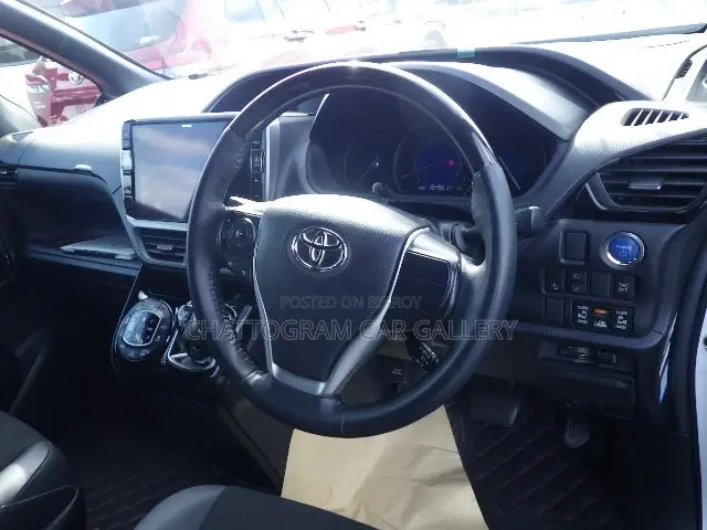 Toyota Noah 2021 Pearl
