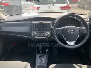 টয়োটা অ্যাক্সিও ২০২১ সাদা