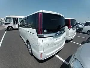 Toyota Noah 2021 Pearl