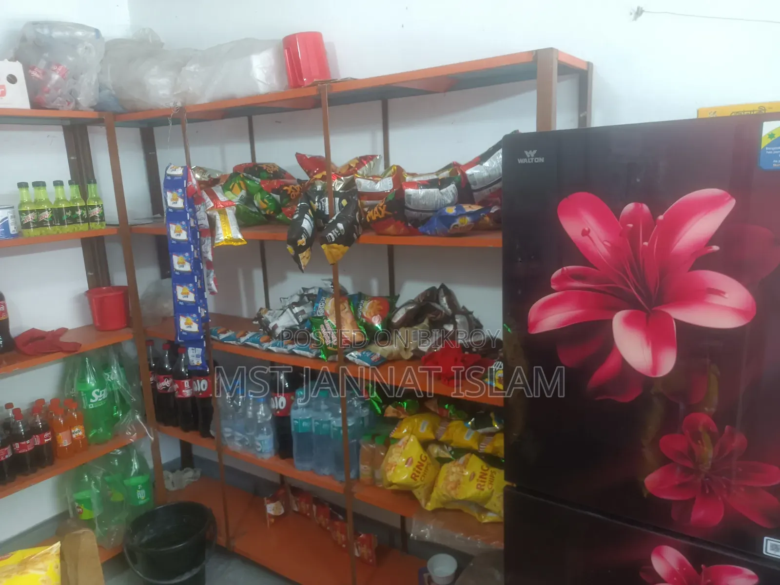 এই দোকান এর সব মালামাল র্যাক সহ সেল হবে