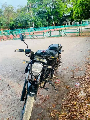 সুজুকি জিক্সার ২০২১ কালো
