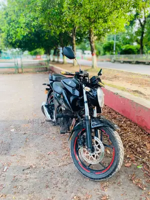সুজুকি জিক্সার ২০২১ কালো