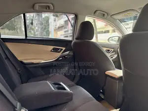 টয়োটা অ্যালিওন ২০১৪ পার্ল