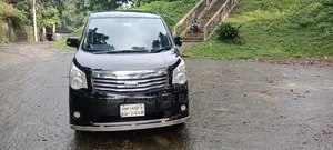 টয়োটা নোয়া ২০১২ কালো