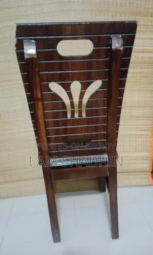 ৬ টি চেয়ার বিক্রি হবে