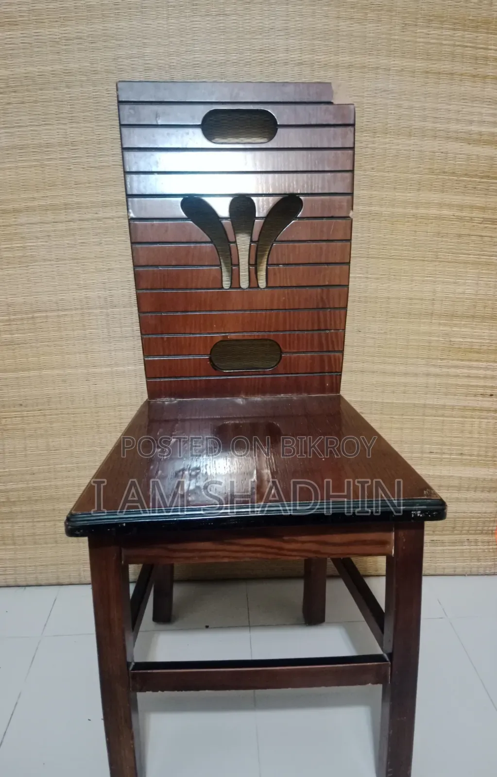 ৬ টি চেয়ার বিক্রি হবে