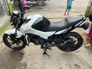 নিউ হোডাকা ১০০ রোড টোড ১৯৭২ হোয়াইট