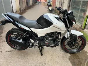 নিউ হোডাকা ১০০ রোড টোড ১৯৭২ হোয়াইট