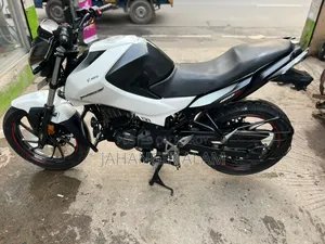 নিউ হোডাকা ১০০ রোড টোড ১৯৭২ হোয়াইট