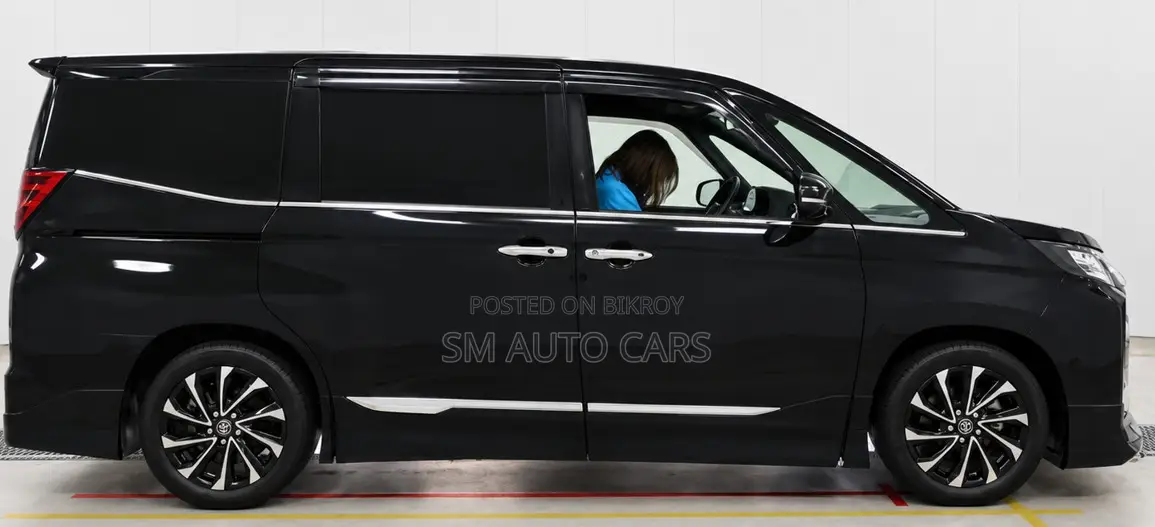 Toyota Noah 2024 Black