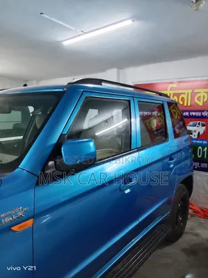 মাহিন্দ্রা এক্সইউভি৫০০ ২০১৬ সবুজ