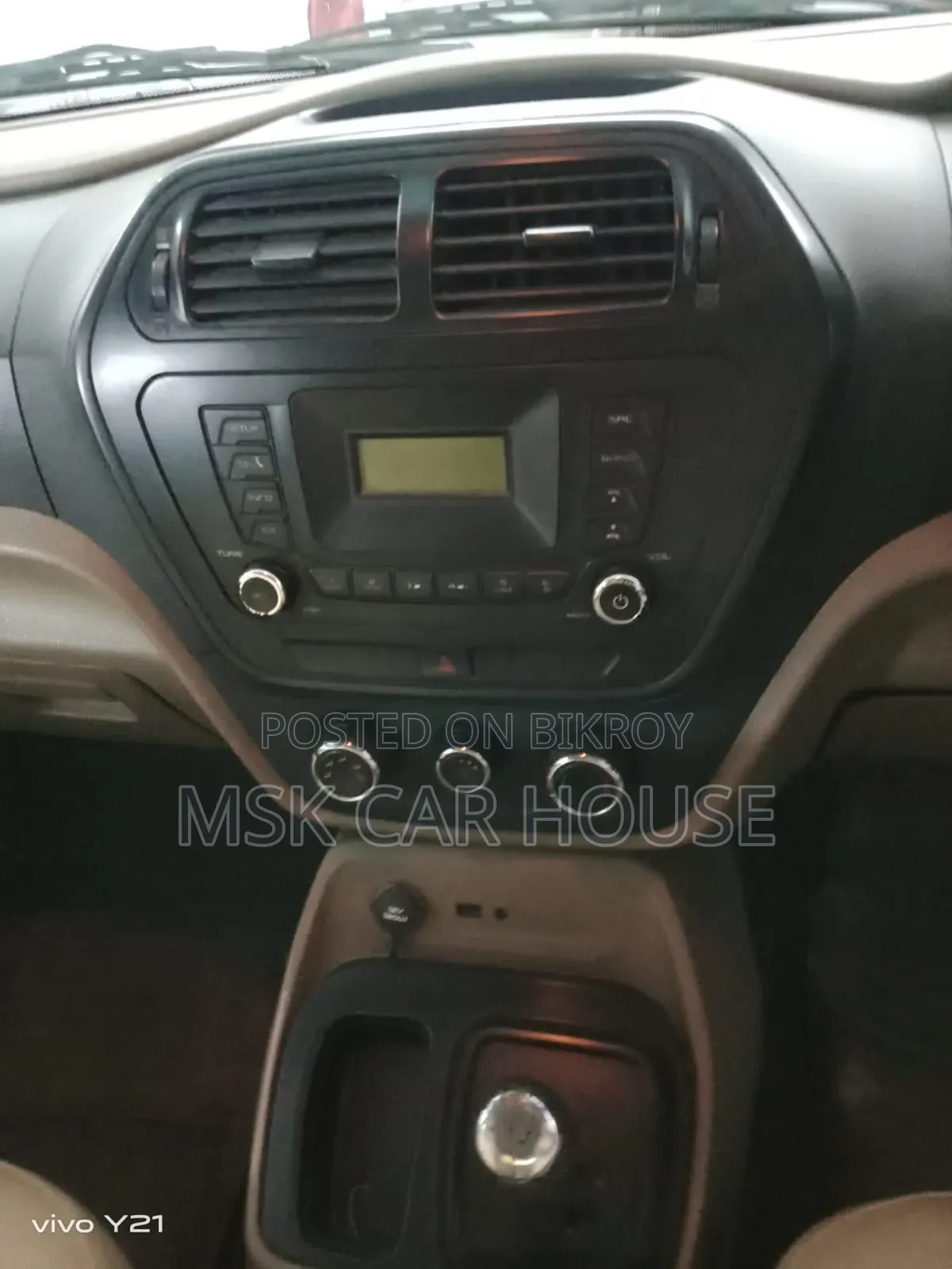 মাহিন্দ্রা এক্সইউভি৫০০ ২০১৬ সবুজ