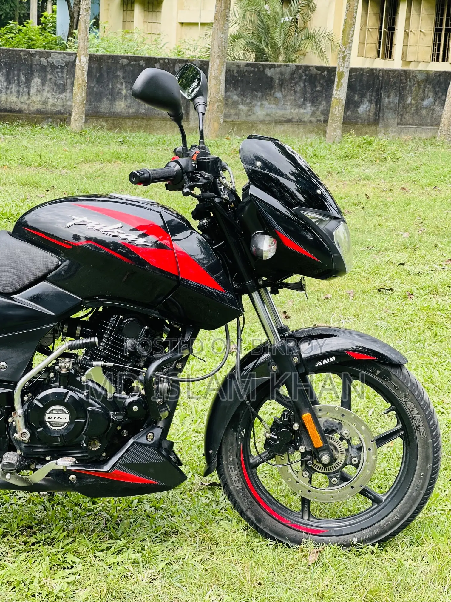 নতুন বাজাজ পালসার ১৫০ ২০২৪ কালো