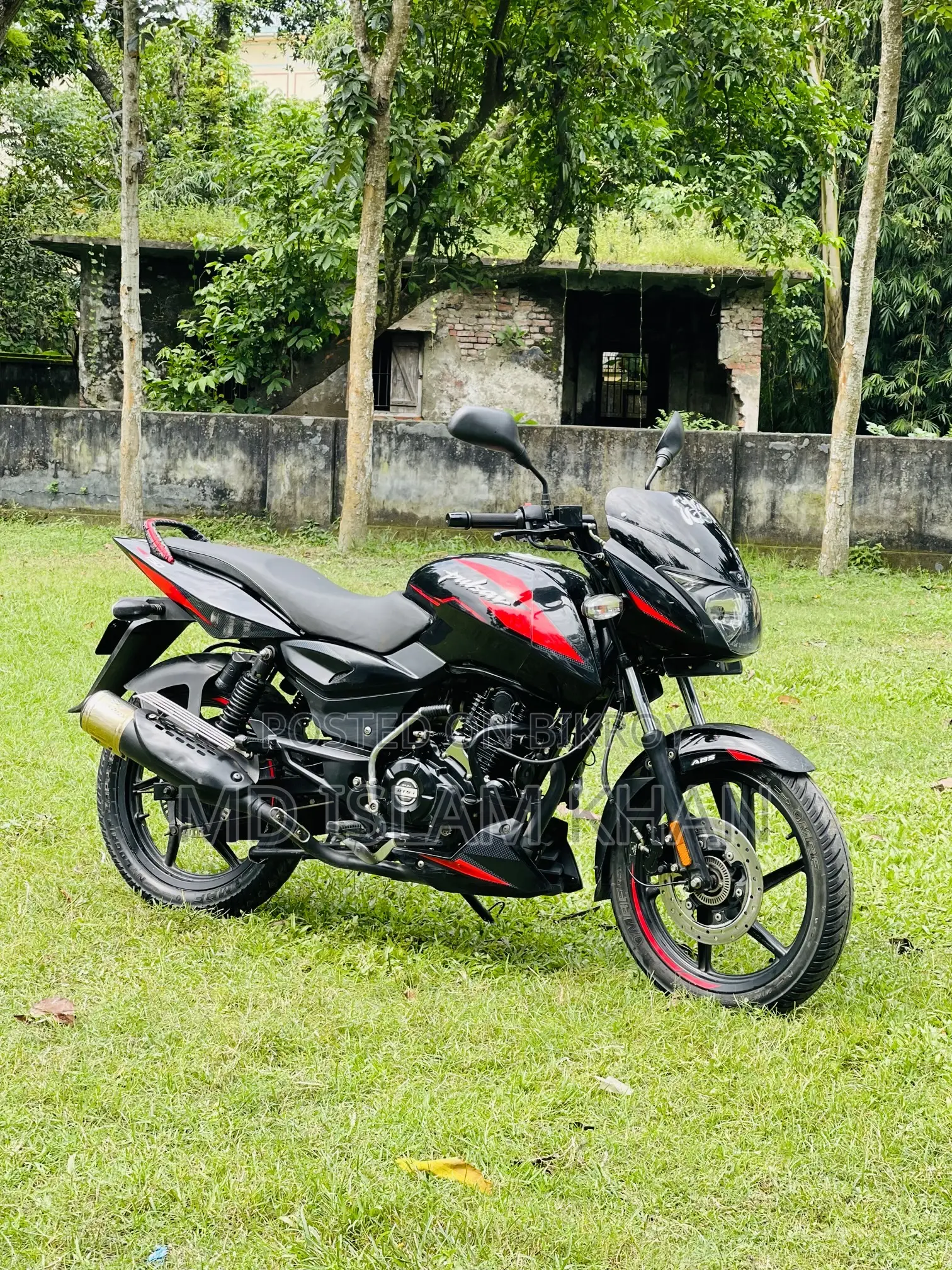 নতুন বাজাজ পালসার ১৫০ ২০২৪ কালো