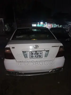 টয়োটা করোল্লা ২০০৫ সাদা