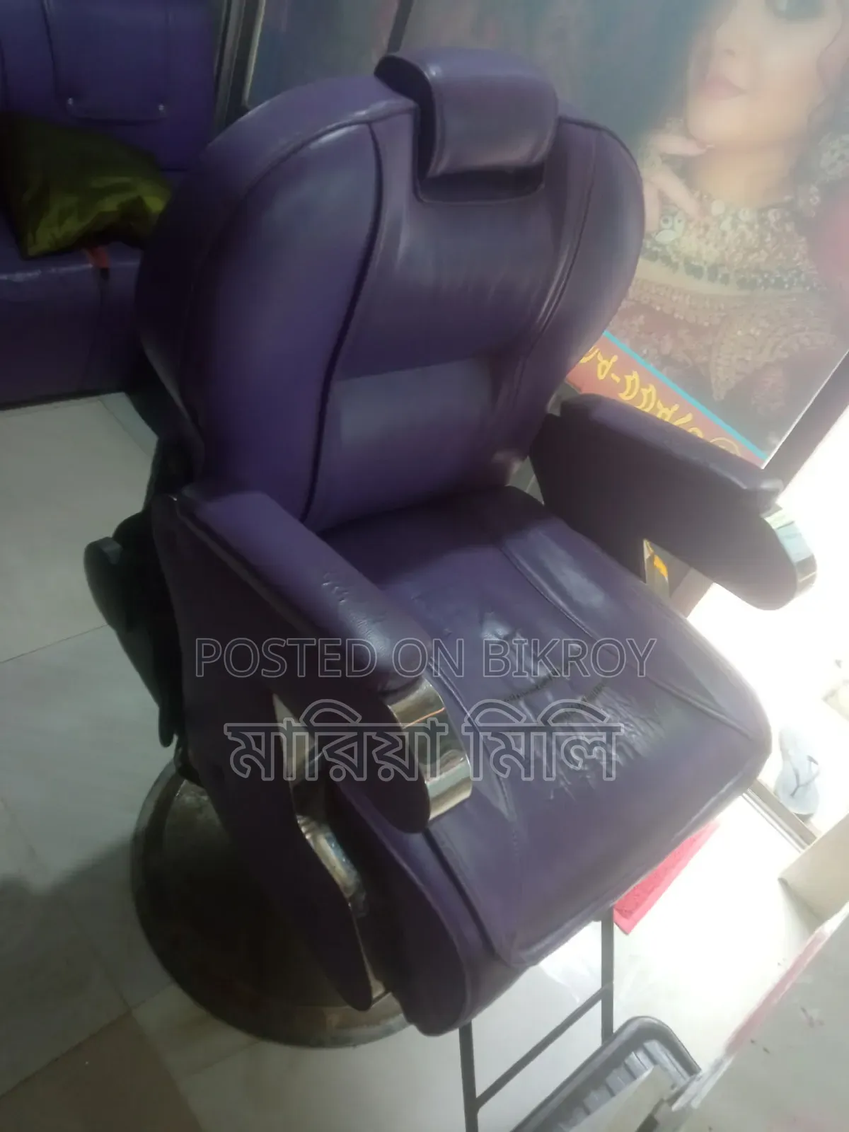 A eyebrow plug chair will be sold