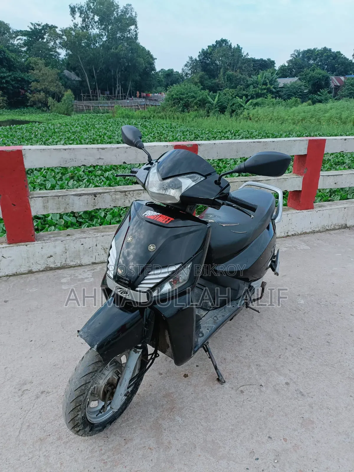 মাহিন্দ্রা গাস্টো ২০১৮ কালো