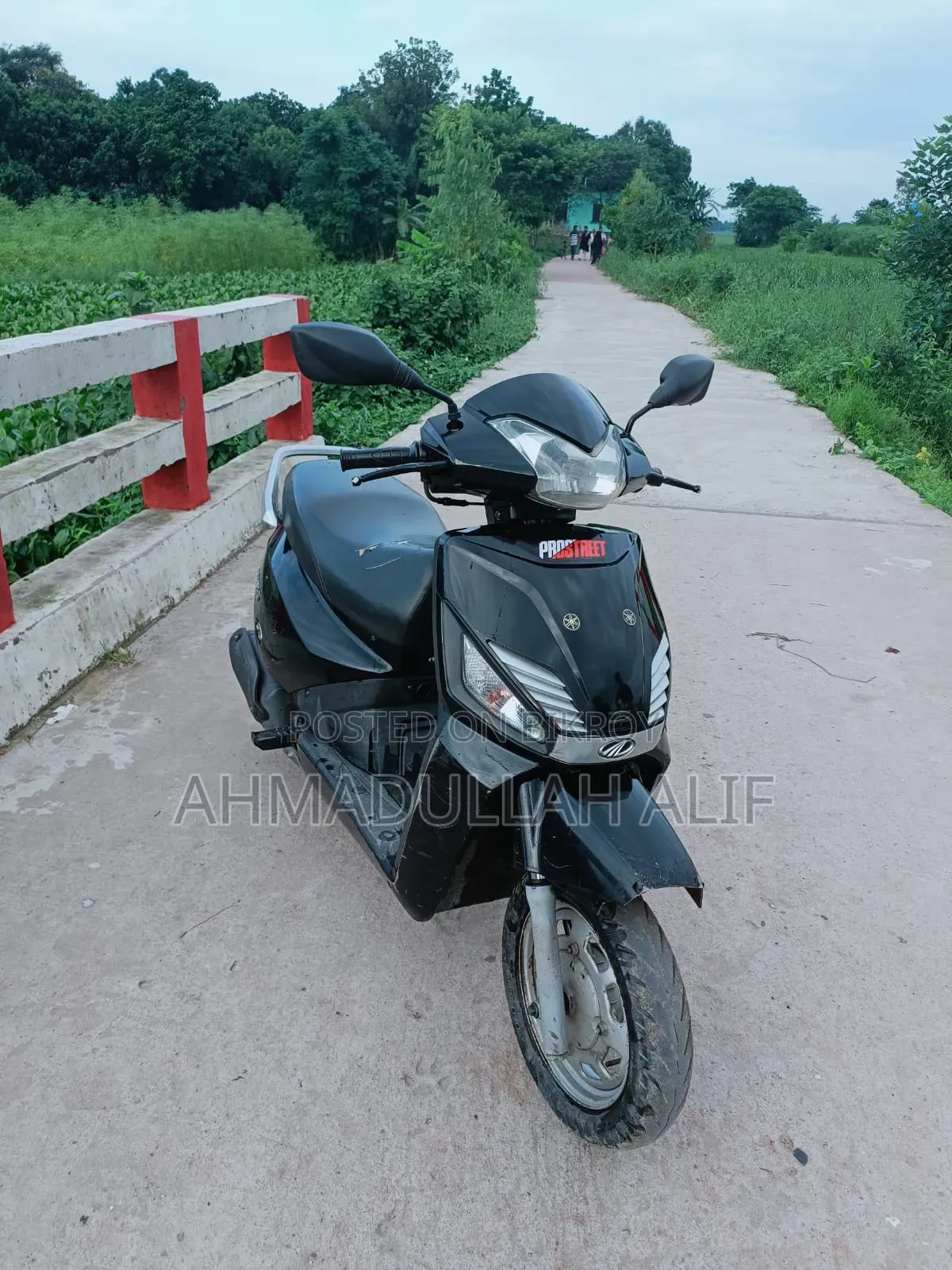 মাহিন্দ্রা গাস্টো ২০১৮ কালো