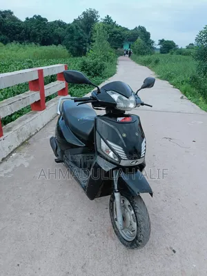 মাহিন্দ্রা গাস্টো ২০১৮ কালো