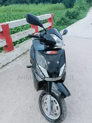 মাহিন্দ্রা গাস্টো ২০১৮ কালো