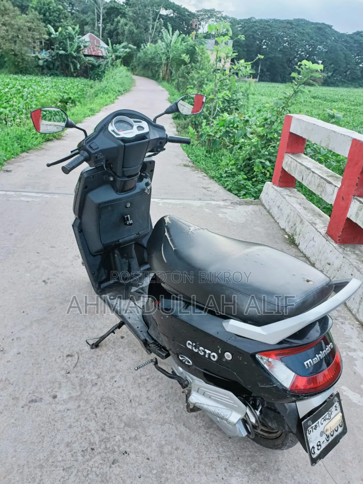 মাহিন্দ্রা গাস্টো ২০১৮ কালো