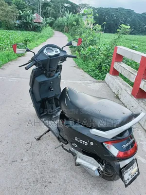 মাহিন্দ্রা গাস্টো ২০১৮ কালো