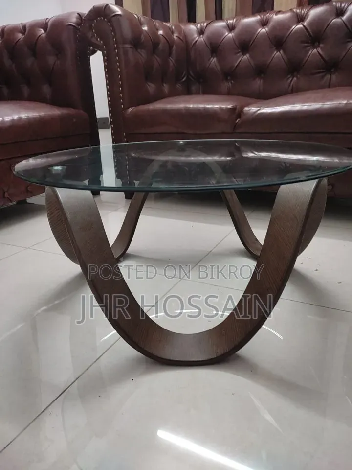 Luxury Chesterfield Leather Sofa With Hatil Table