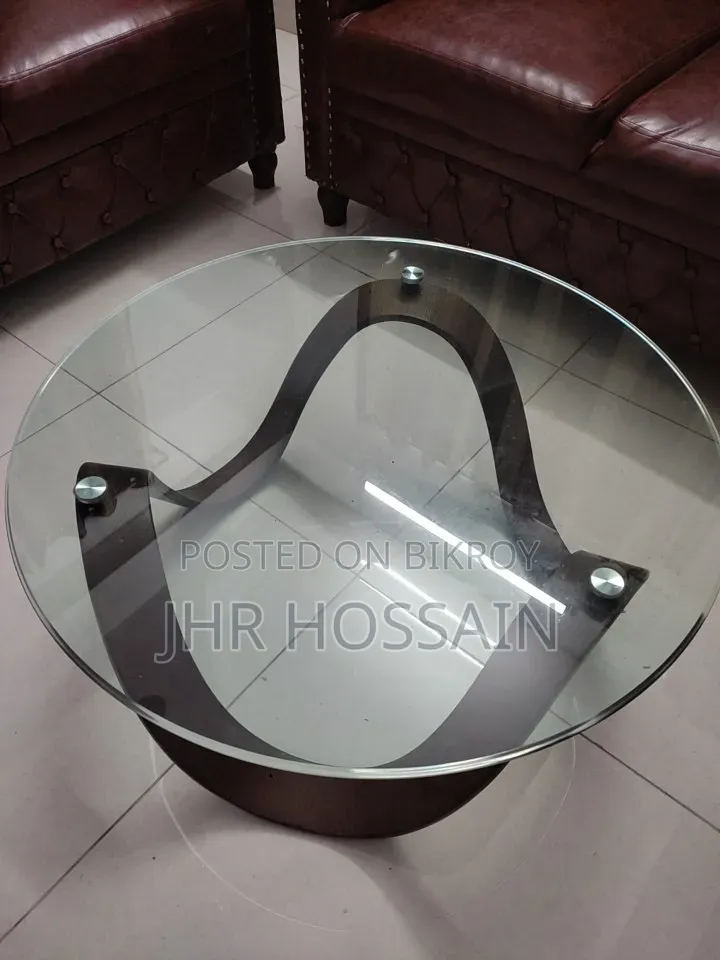 Luxury Chesterfield Leather Sofa With Hatil Table